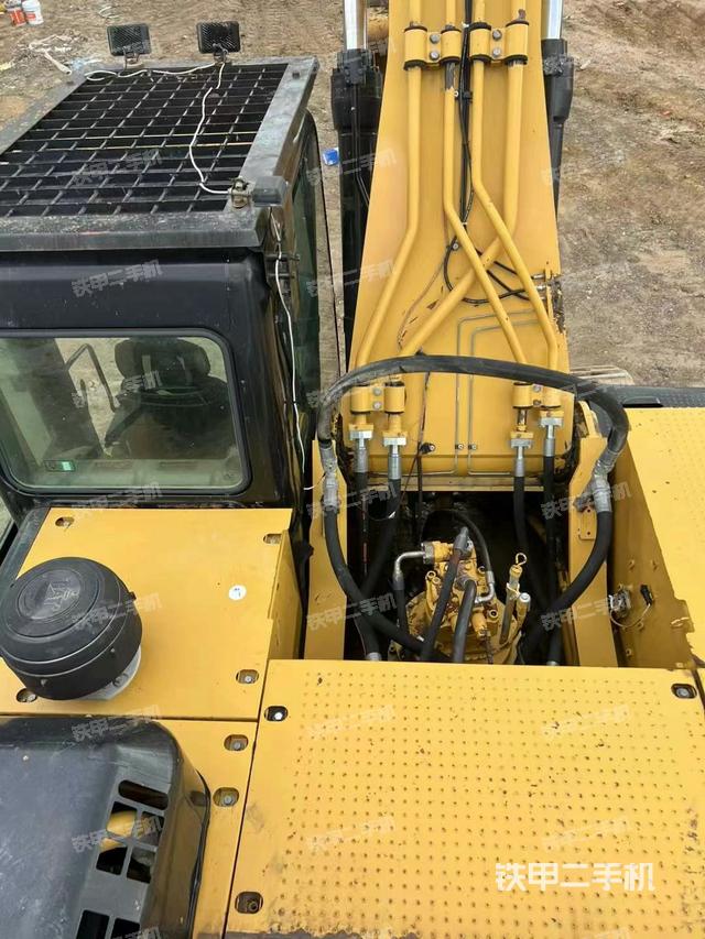 驾驶室顶部（整机外观）