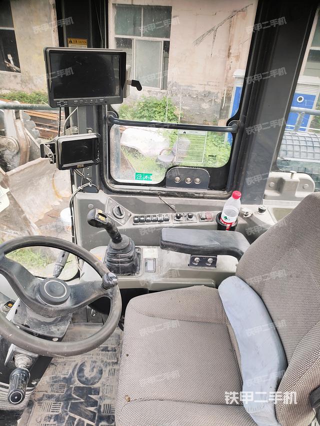 驾驶室工作台(整机外观及大件) 驾驶室工作台(整机外观及大件)