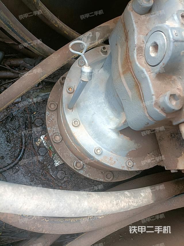 回转马达和主控阀（整机外观）