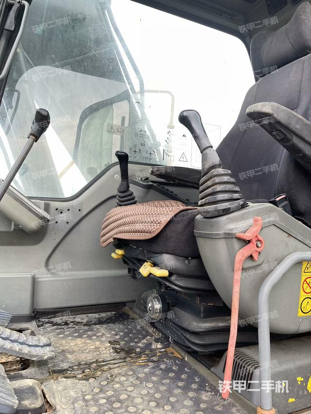 驾驶室整体（整机外观）