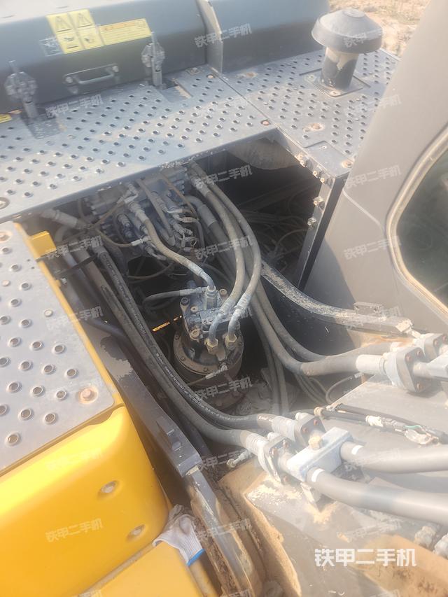 回转马达和主控阀（整机外观）