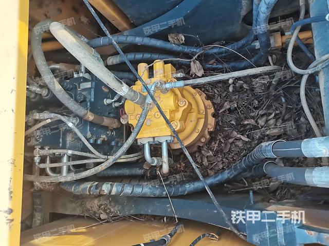 回转马达和主控阀（整机外观）