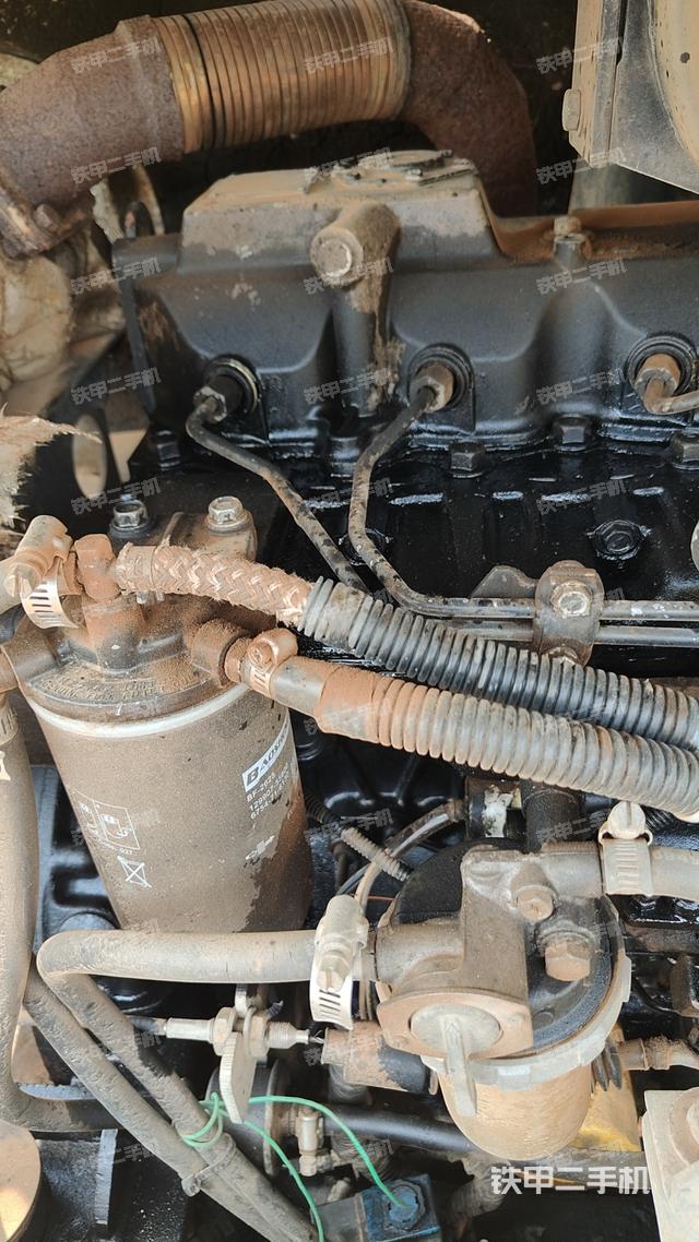 回转马达和主控阀（整机外观）