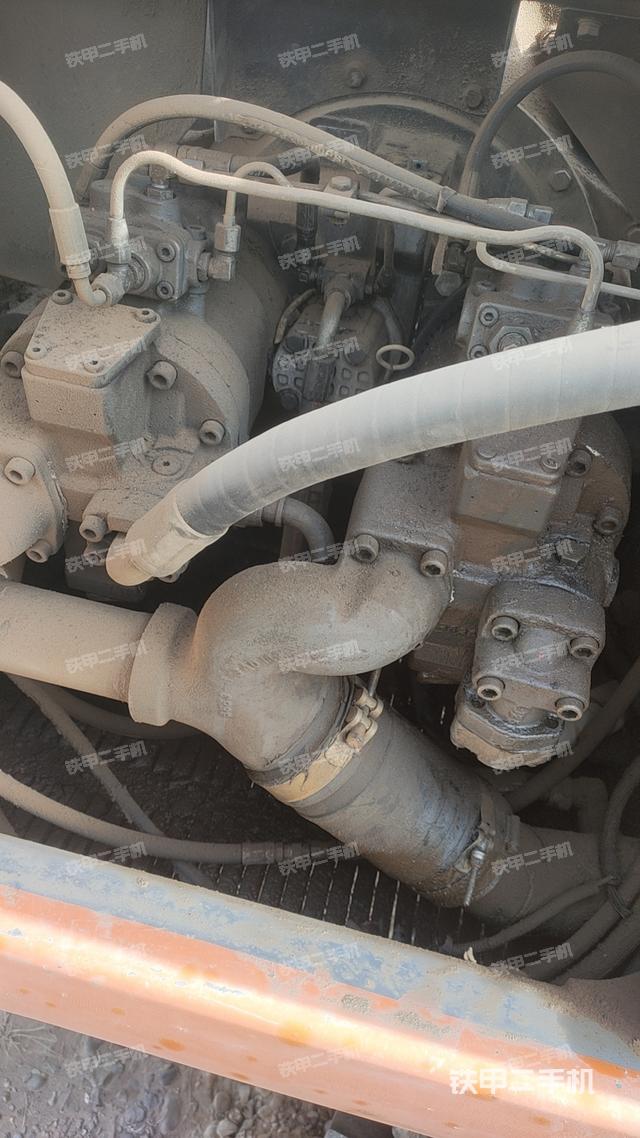 回转马达和主控阀（整机外观）