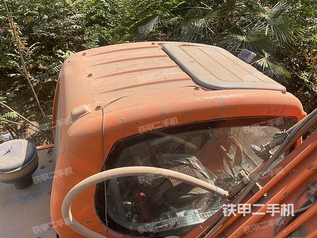 驾驶室顶部（整机外观）