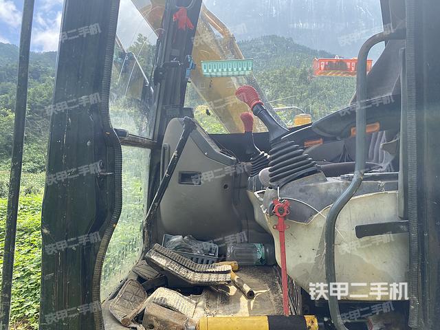 驾驶室整体（整机外观）