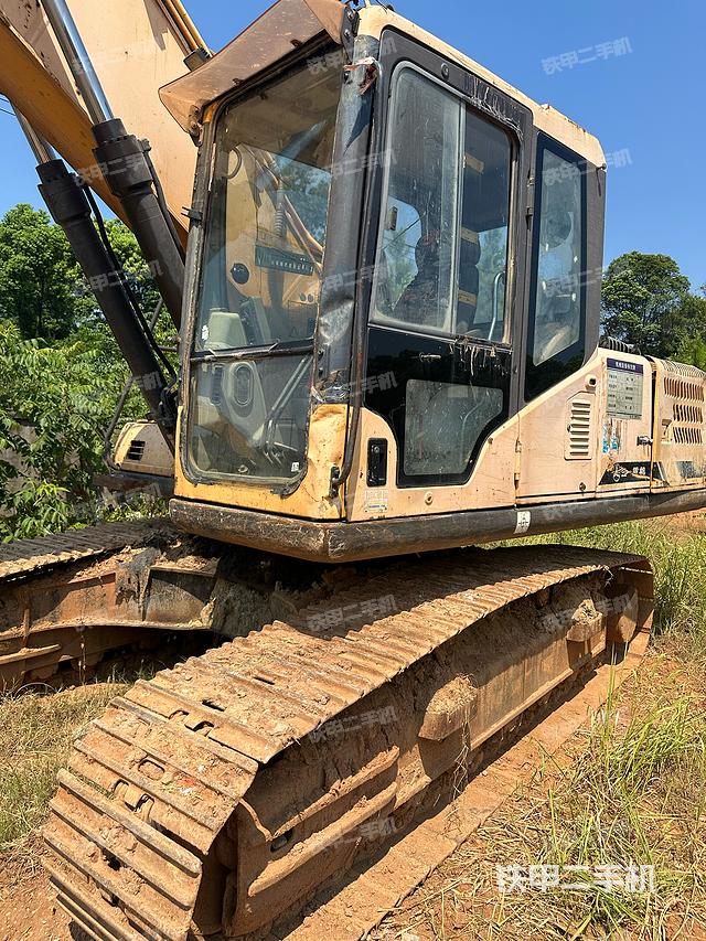 驾驶室整体（整机外观）