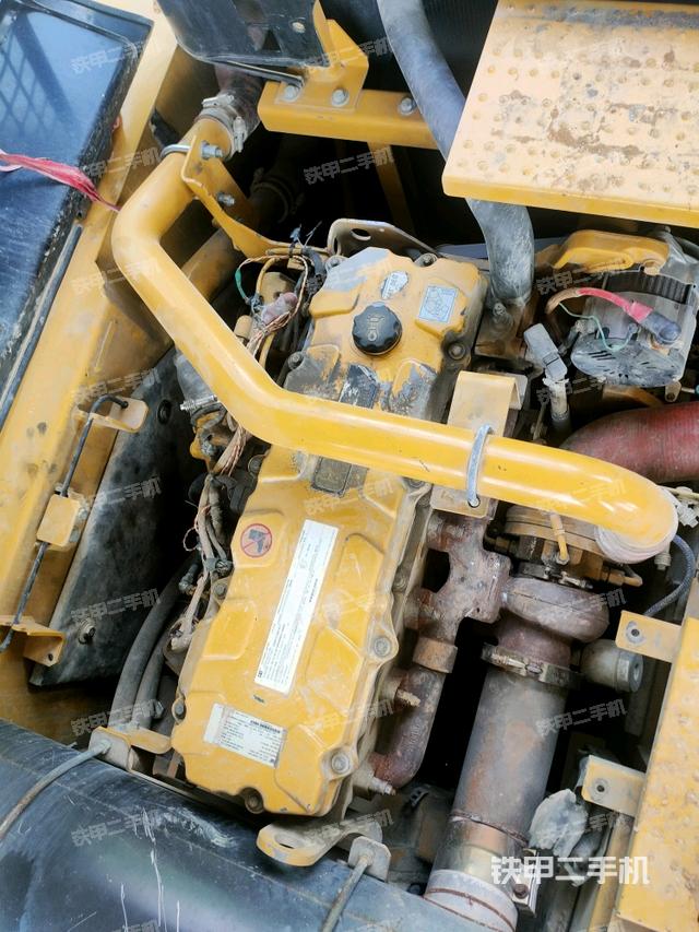 發(fā)動(dòng)機(jī)室（上車(chē)部件）