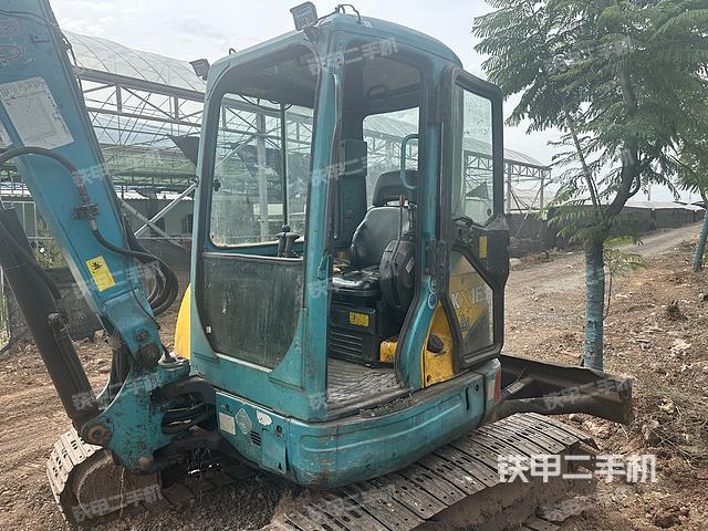 回转马达和主控阀（整机外观）