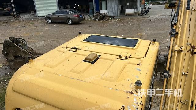 驾驶室顶部（整机外观）