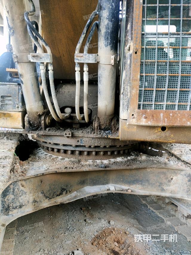 轉(zhuǎn)盤(pán)和下車(chē)架正前（工作和回轉(zhuǎn)裝置）