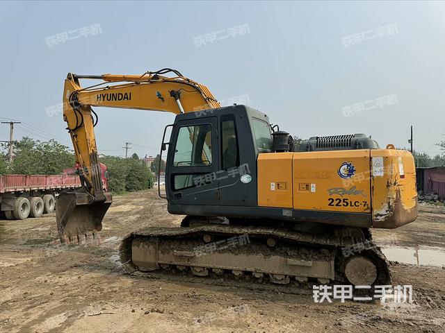 现代R225LC-7挖掘机