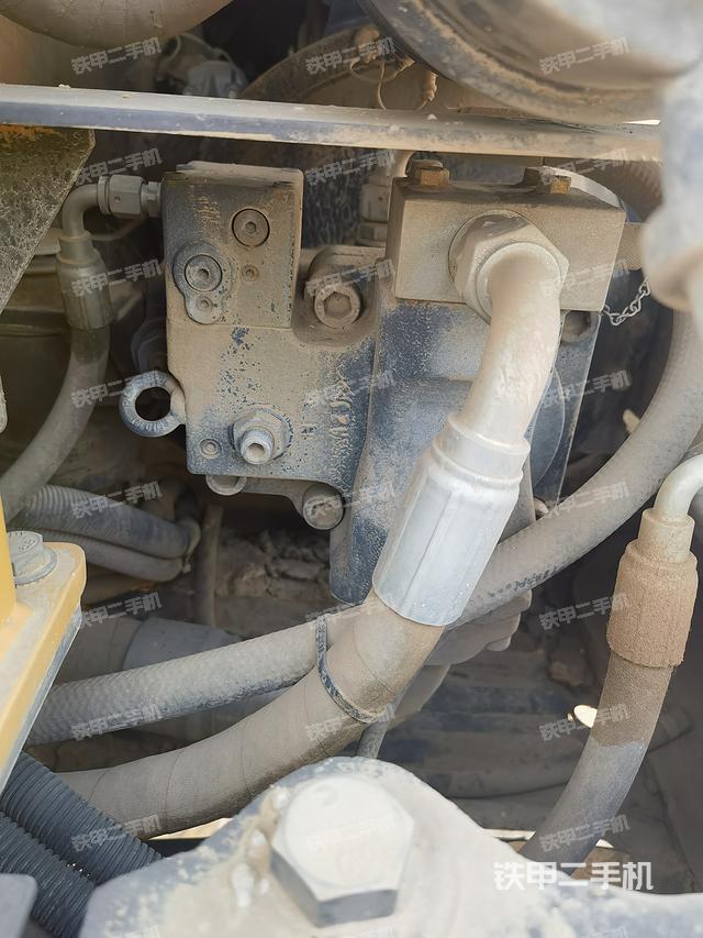 回转马达和主控阀（整机外观）