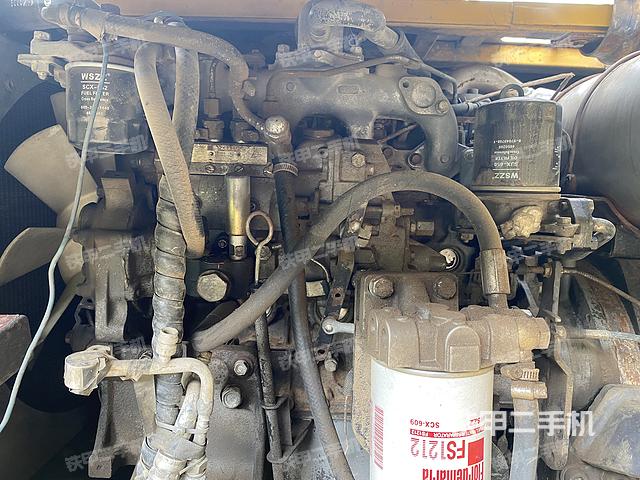 回转马达和主控阀（整机外观）