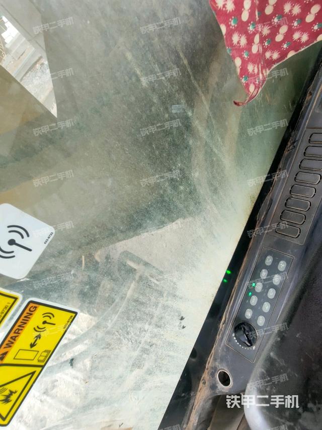 座椅右側(cè)控制臺(tái)/鑰匙門(mén)/油門(mén)/含右手柄（駕駛室部分）