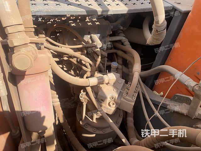 回转马达和主控阀（整机外观）