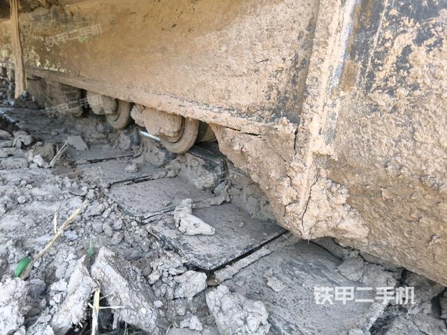 右側(cè)履帶整體(行走機構(gòu)) 右側(cè)履帶整體(行走機構(gòu))
