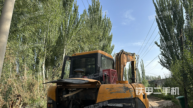 驾驶室顶部（整机外观）
