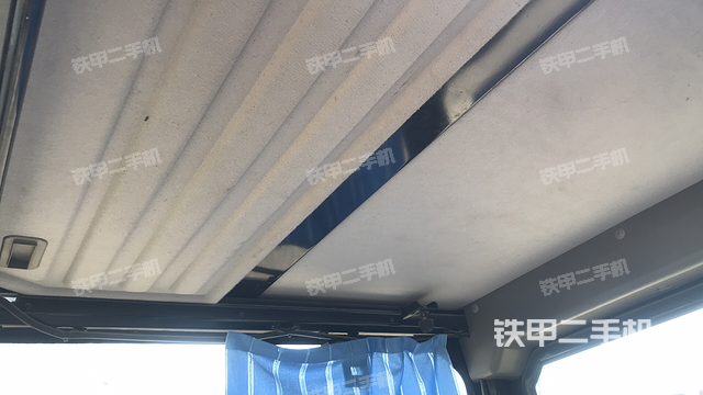 驾驶室顶部（整机外观）