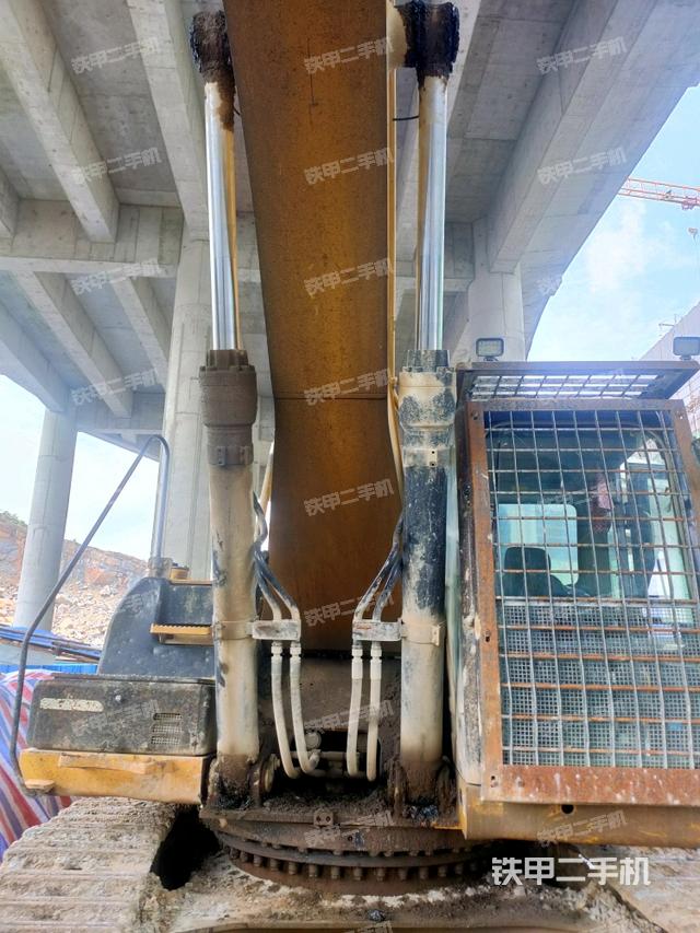 大臂油缸整體?豎拍（工作和回轉(zhuǎn)裝置）