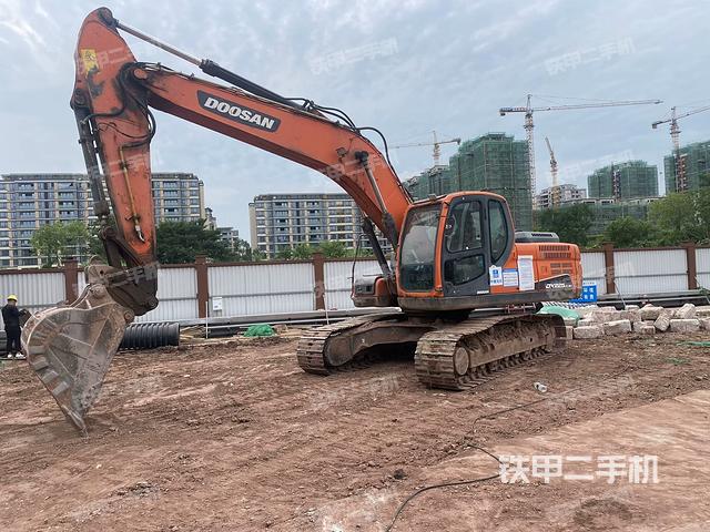斗山DX225LC-9C挖掘机