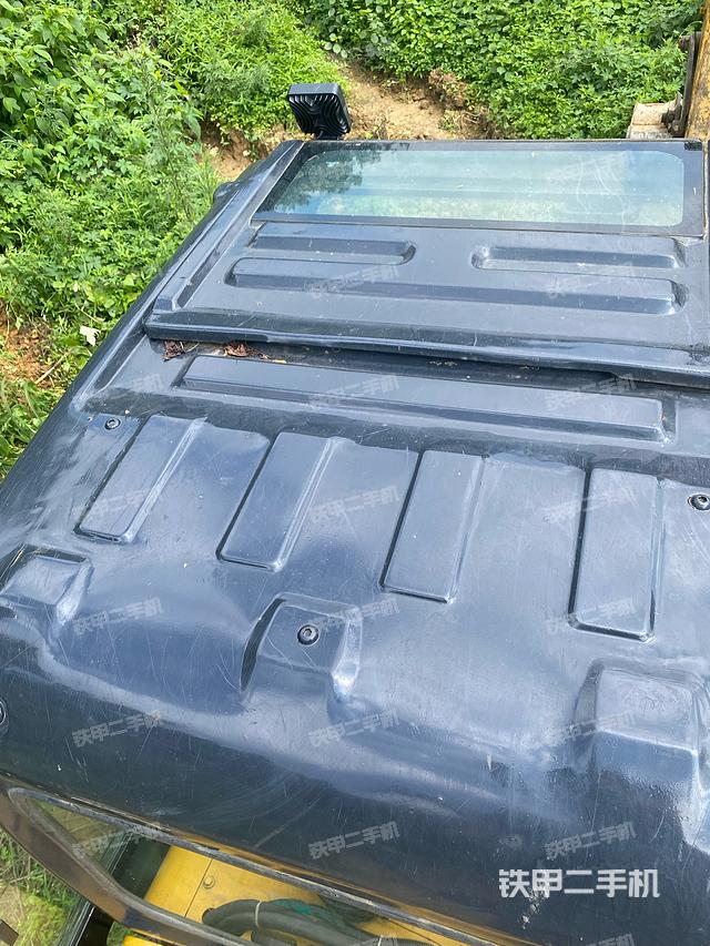 驾驶室顶部（整机外观）