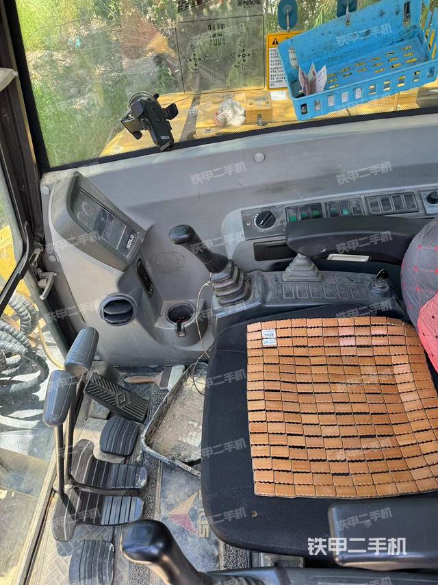 驾驶室整体（整机外观）