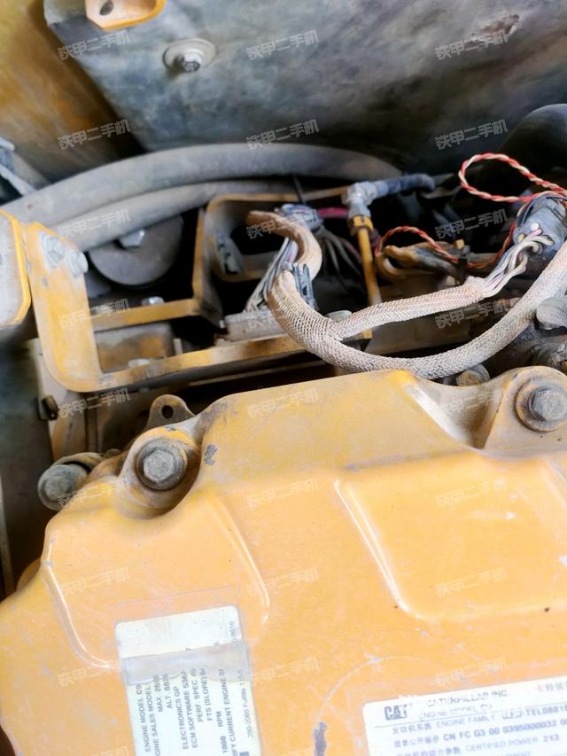 氣門(mén)室蓋螺絲特寫(xiě)（上車(chē)部件）