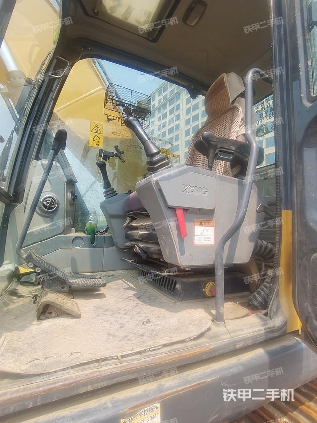 驾驶室整体（整机外观）