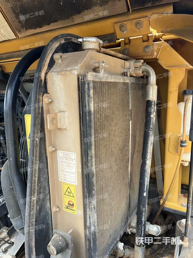 回转马达和主控阀（整机外观）