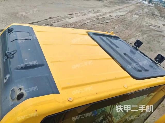 驾驶室顶部（整机外观）