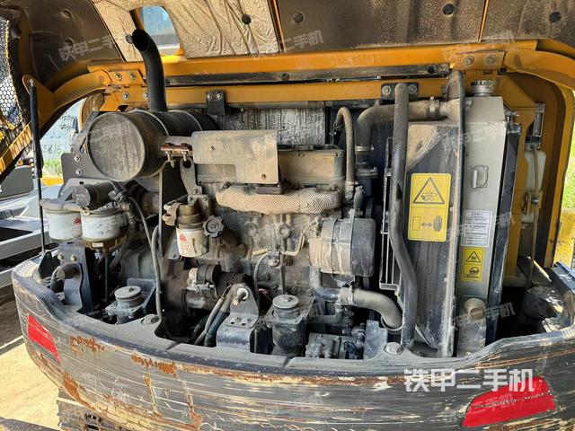 回转马达和主控阀（整机外观）