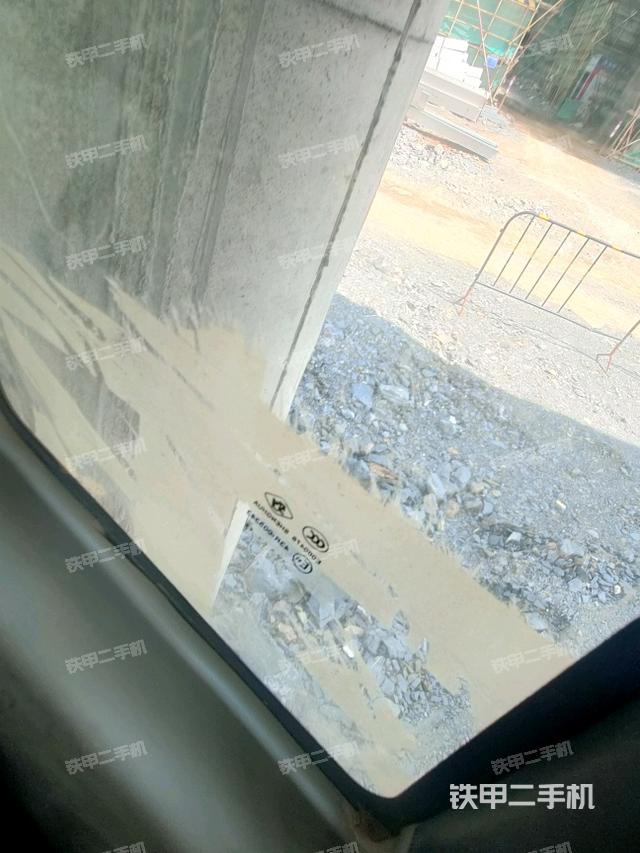 左后方玻璃角標(biāo)（駕駛室部分）