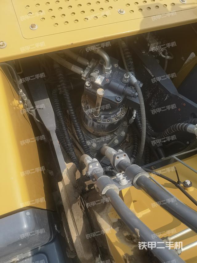 回转马达和主控阀（整机外观）