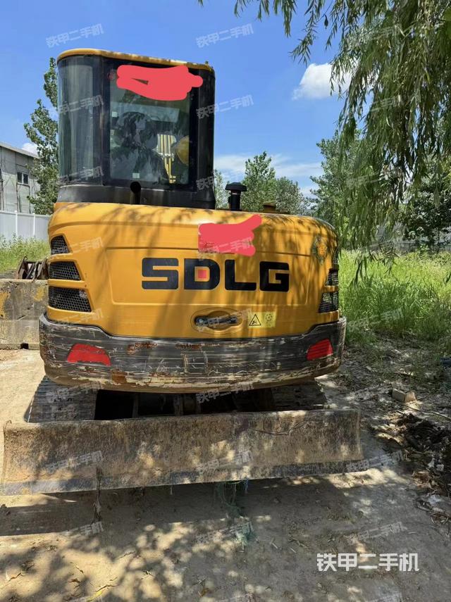 驾驶室顶部（整机外观）