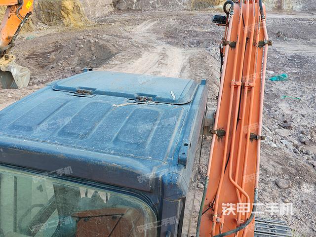 驾驶室顶部（整机外观）