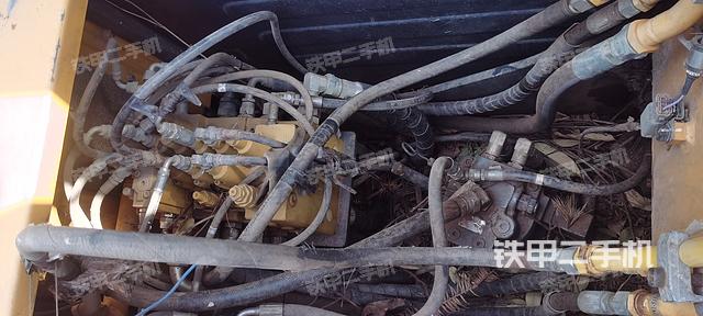 回转马达和主控阀（整机外观）