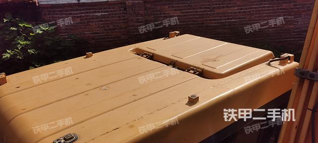 驾驶室顶部（整机外观）