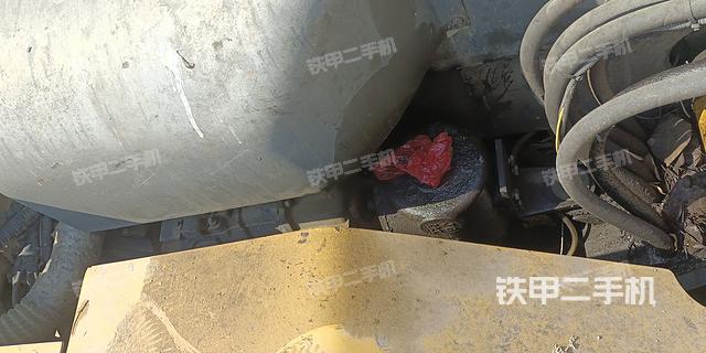液压泵舱室正面整体（整机外观）