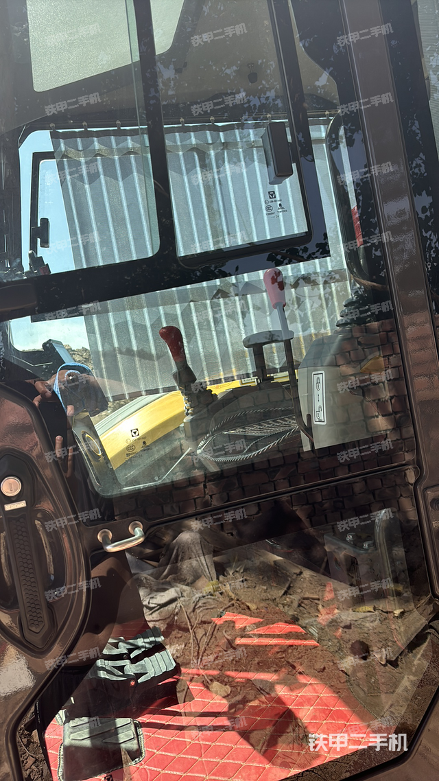 驾驶室整体（整机外观）