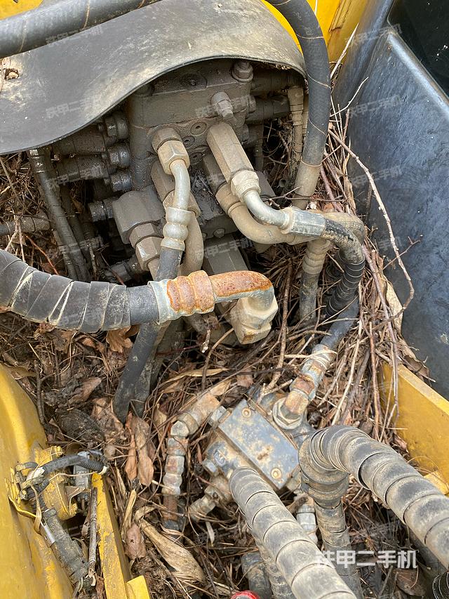 回转马达和主控阀（整机外观）