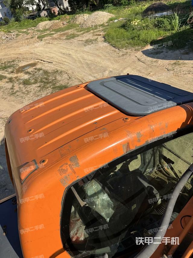 驾驶室顶部（整机外观）