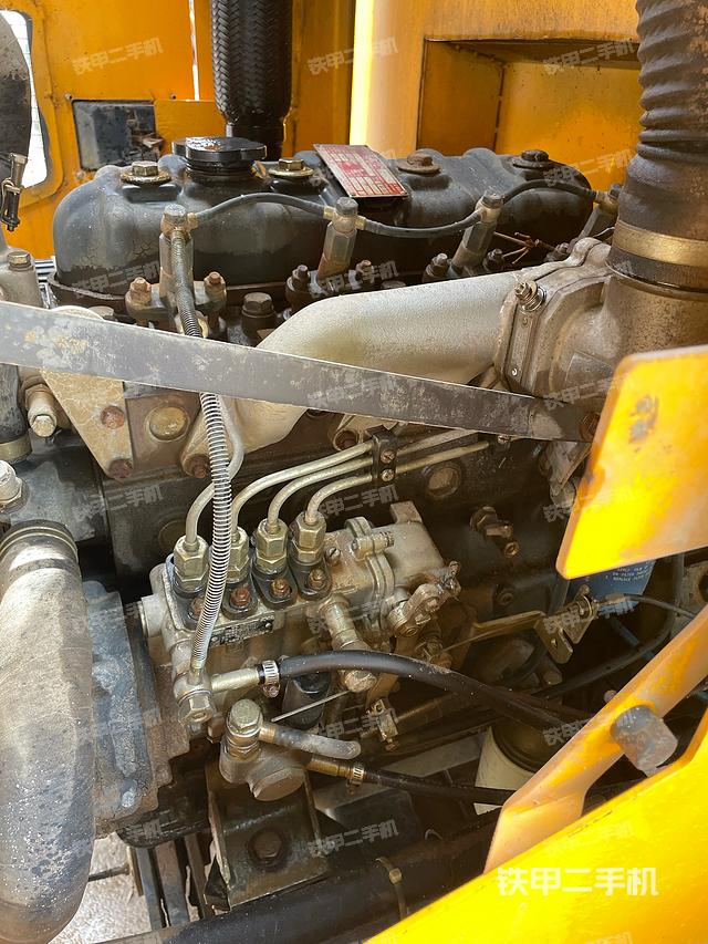 发动机左侧（整机外观及大件）