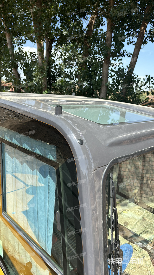 驾驶室顶部（整机外观）