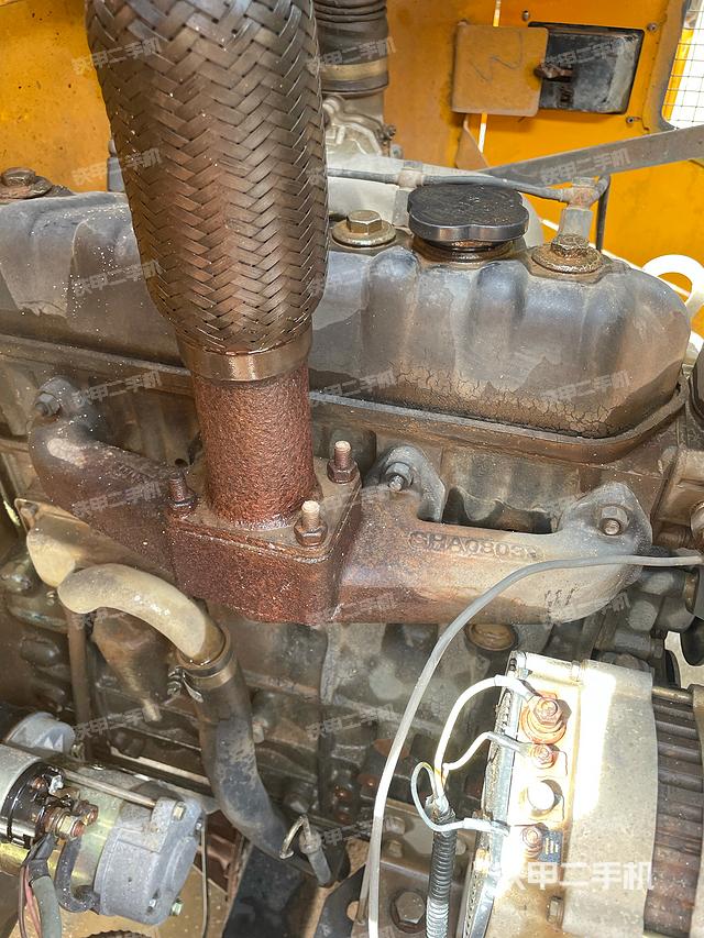 发动机右侧（整机外观及大件）