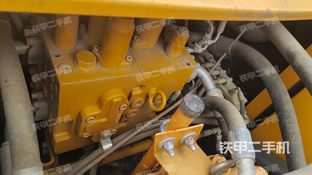 驾驶室顶部（整机外观）