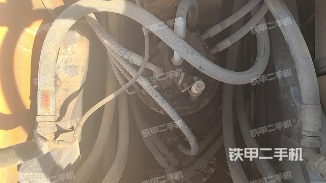 回转马达和主控阀（整机外观）