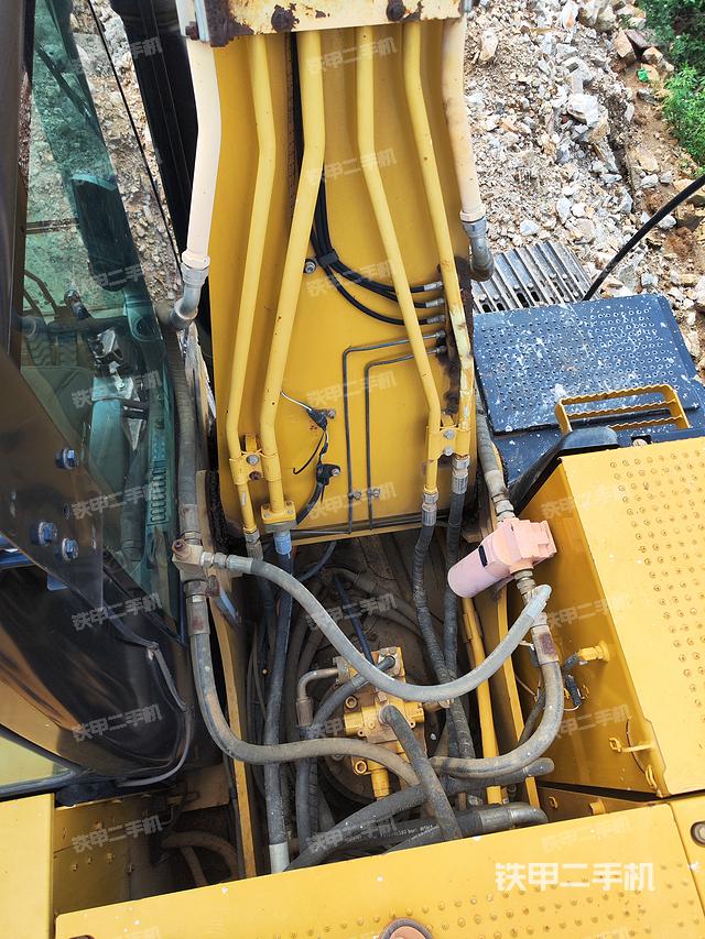 回转马达和主控阀（整机外观）