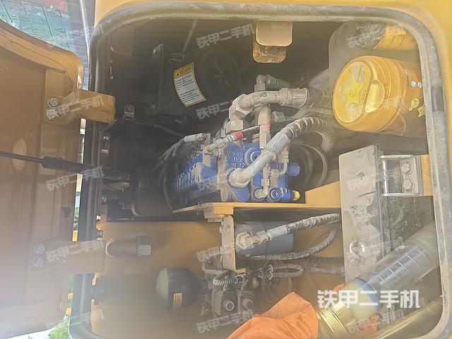 回转马达和主控阀（整机外观）