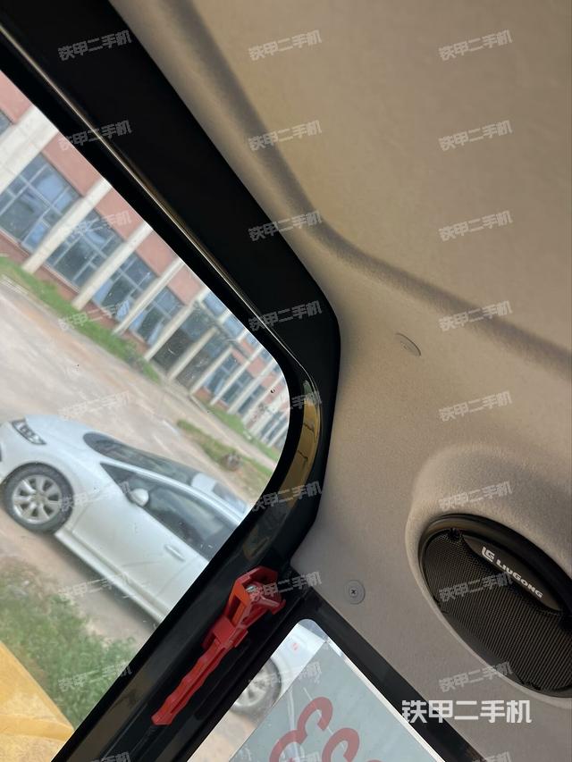 驾驶室顶部（整机外观）